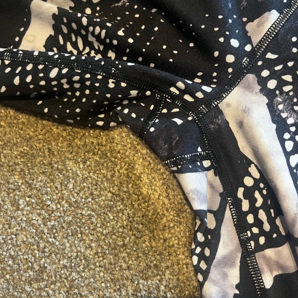 LULULEMON Cropped Legging - Size 8 - Picture 7 of 7